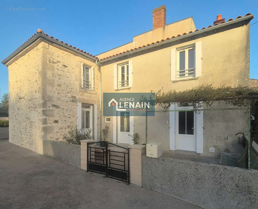 Maison à vendre, 122m², Tallud-Sainte-Gemme