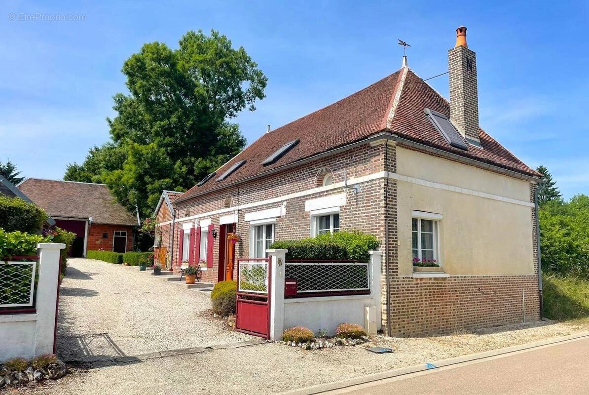 Maison à vendre, 175m², Chennegy
