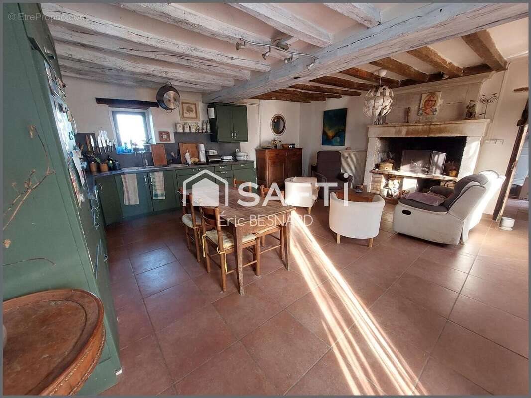 Maison à vendre, 278m², Sammarçolles