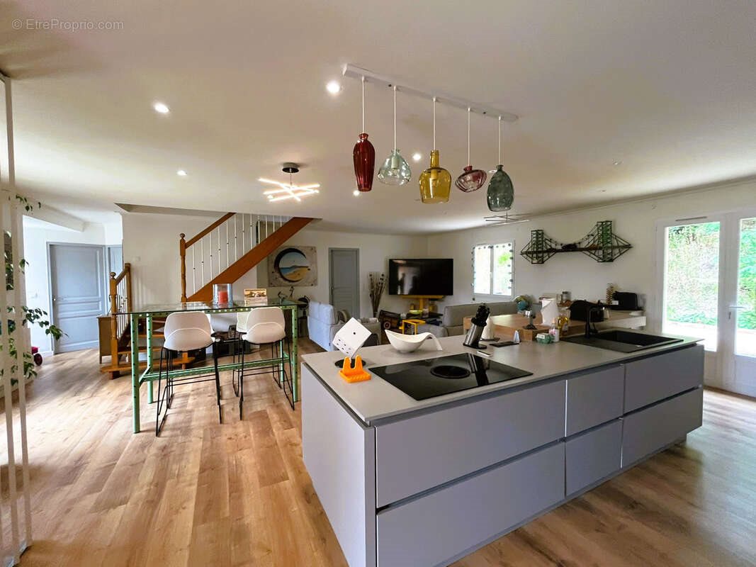 Maison à vendre, 170m², Morancez