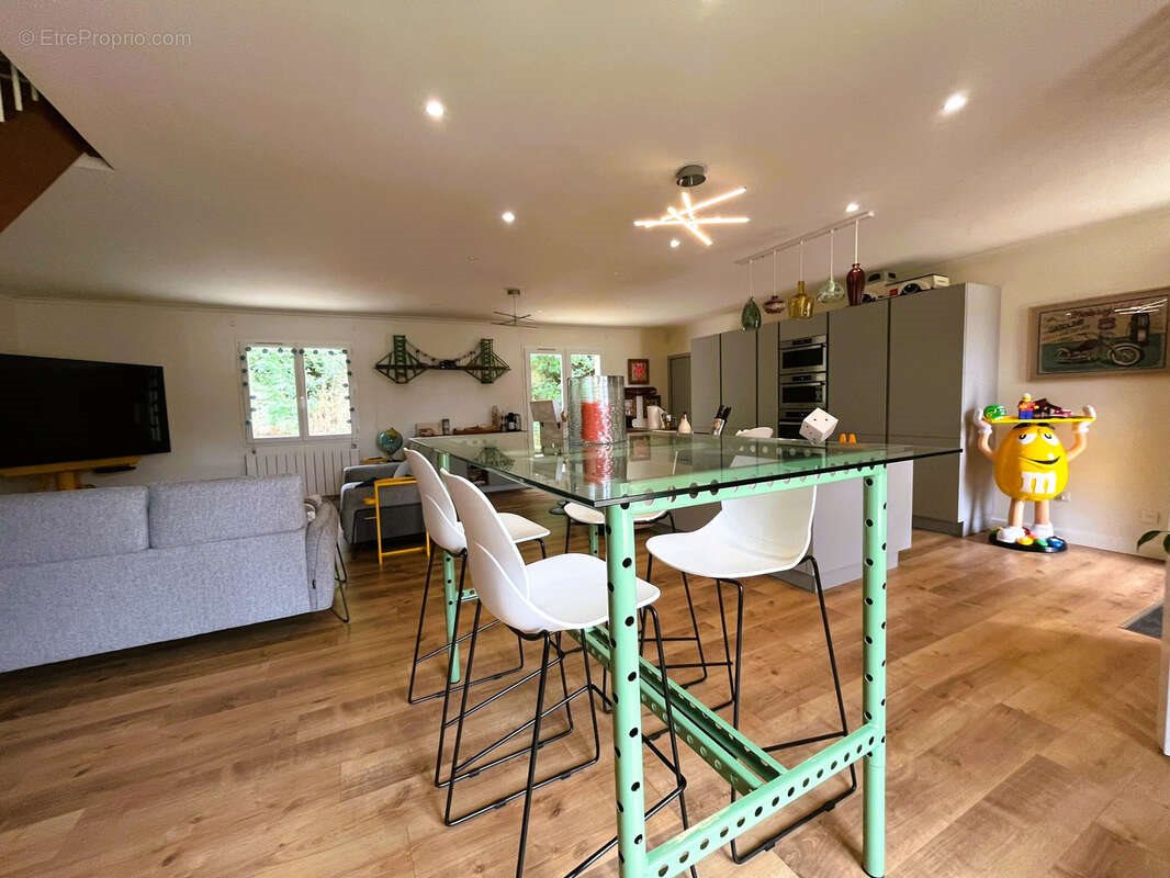 Maison à vendre, 170m², Morancez