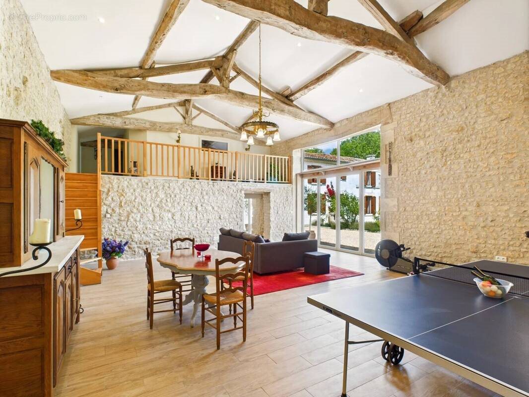 Maison à vendre, 360m², Saint-Martin-de-Juillers
