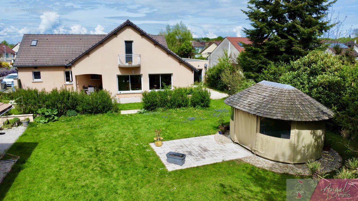 Maison à vendre, 218m², Dole