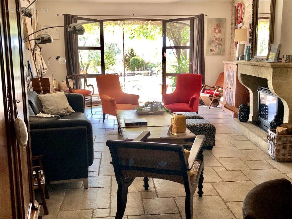 Maison à vendre, 230m², Camaret-sur-Aigues