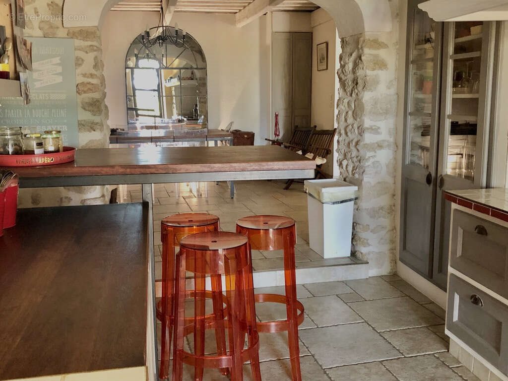 Maison à vendre, 230m², Camaret-sur-Aigues