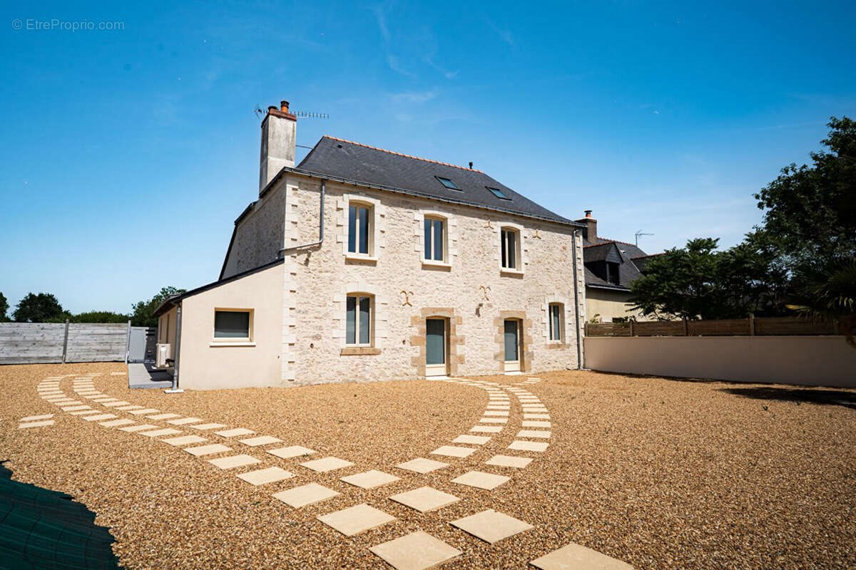 Maison à vendre, 211m², Bécon-les-Granits