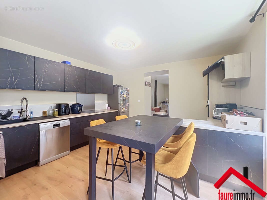 Maison à vendre, 102m², Allassac