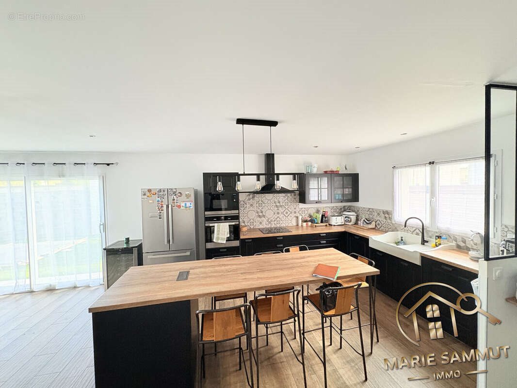 Maison à vendre, 141m², Poussan