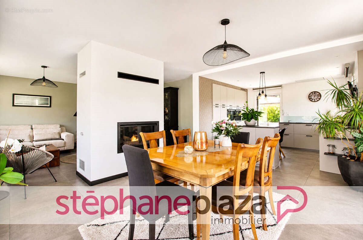 Maison à vendre, 137m², Châteaubourg