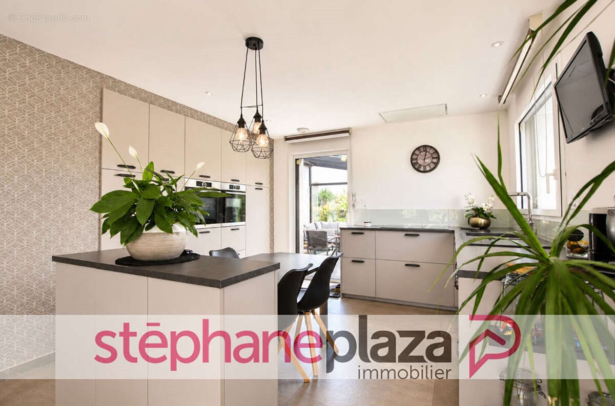 Maison à vendre, 137m², Châteaubourg
