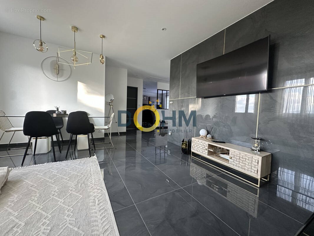 Maison à vendre, 122m², Le Chambon-Feugerolles