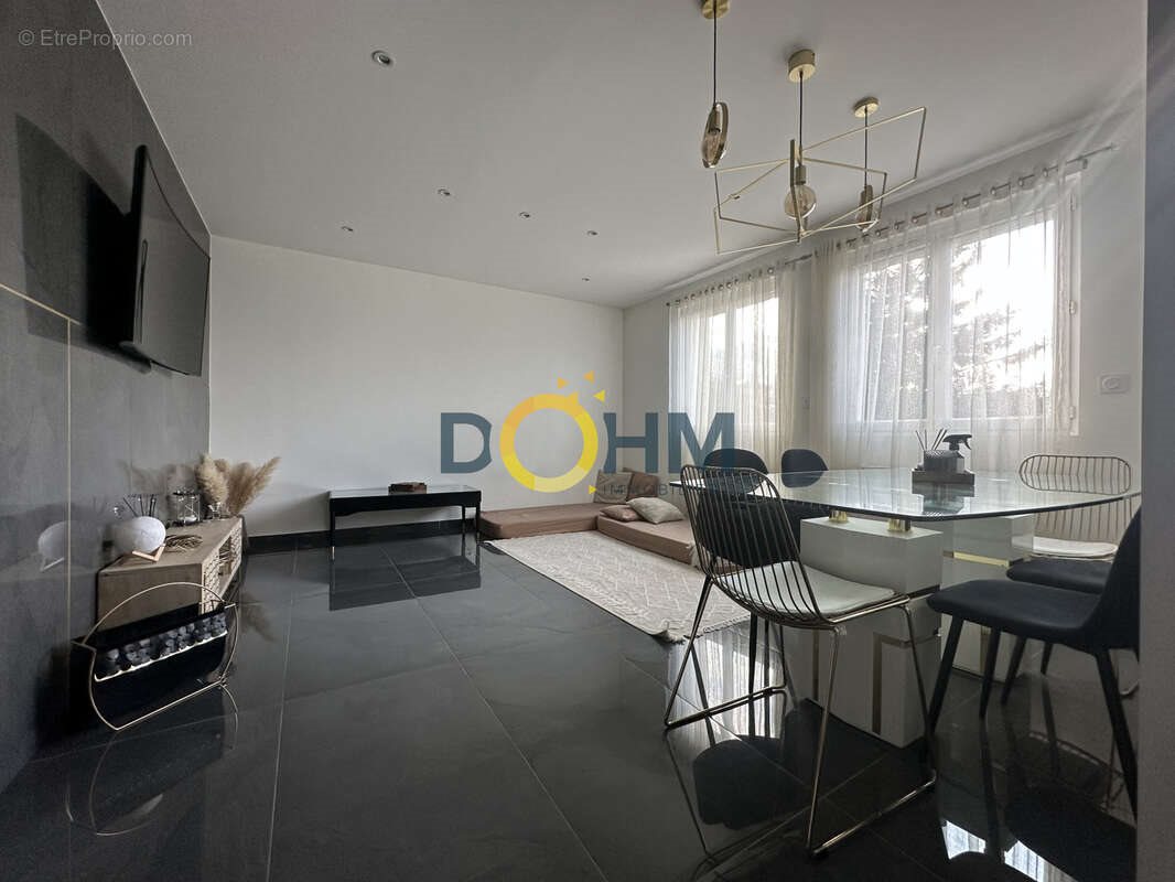 Maison à vendre, 122m², Le Chambon-Feugerolles