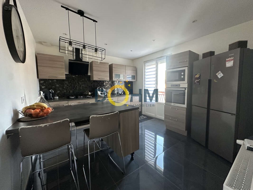 Maison à vendre, 122m², Le Chambon-Feugerolles