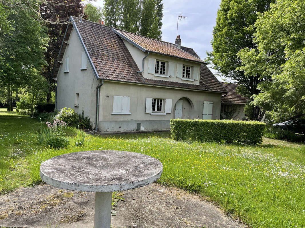 Maison à vendre, 177m², La Guerche-sur-l'Aubois
