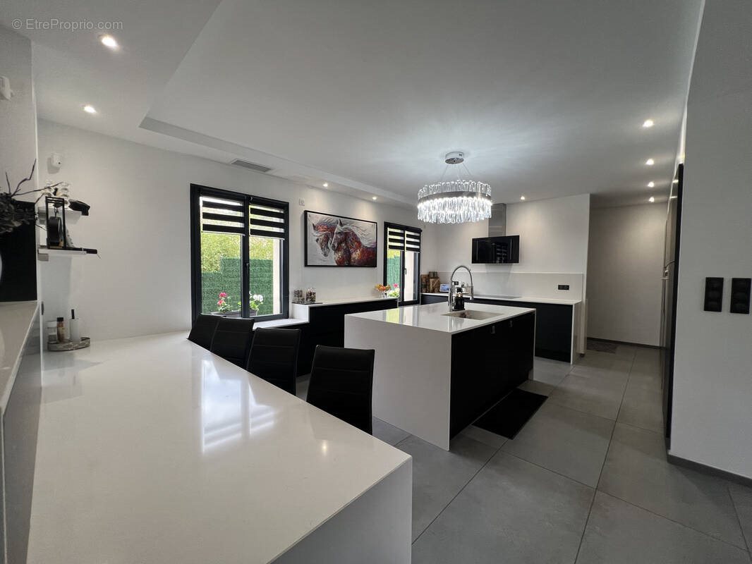 Maison à vendre, 377m², Valence