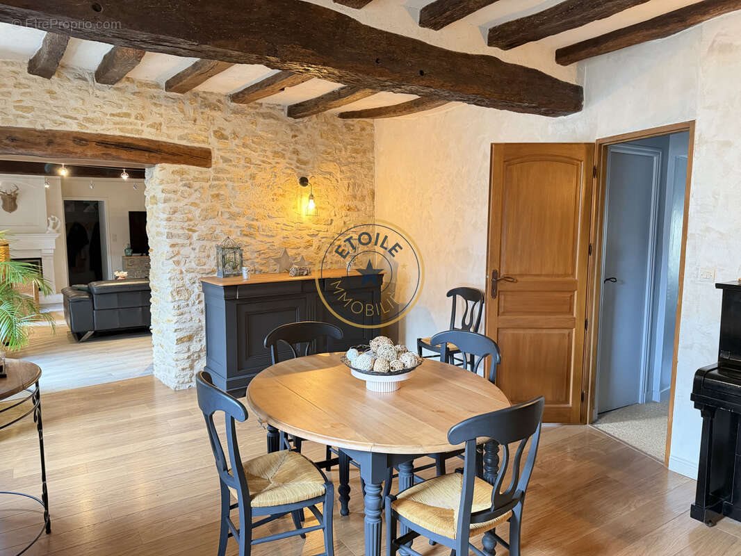 Maison à vendre, 153m², Huillé