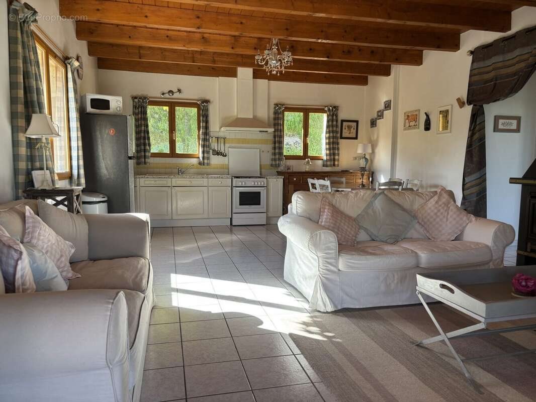 Maison à vendre, 78m², Aizac
