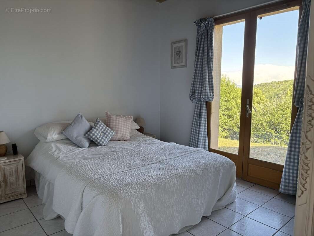 Maison à vendre, 78m², Aizac