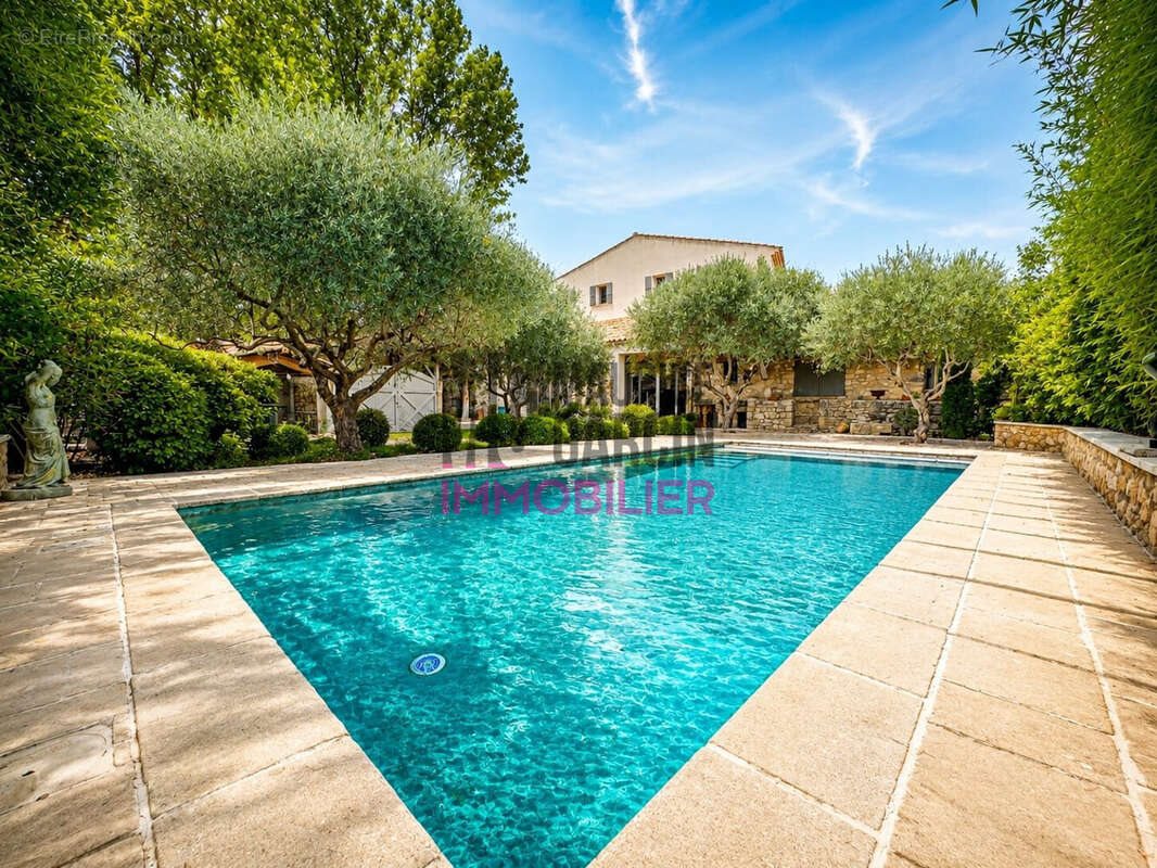 Maison à vendre, 460m², Mormoiron