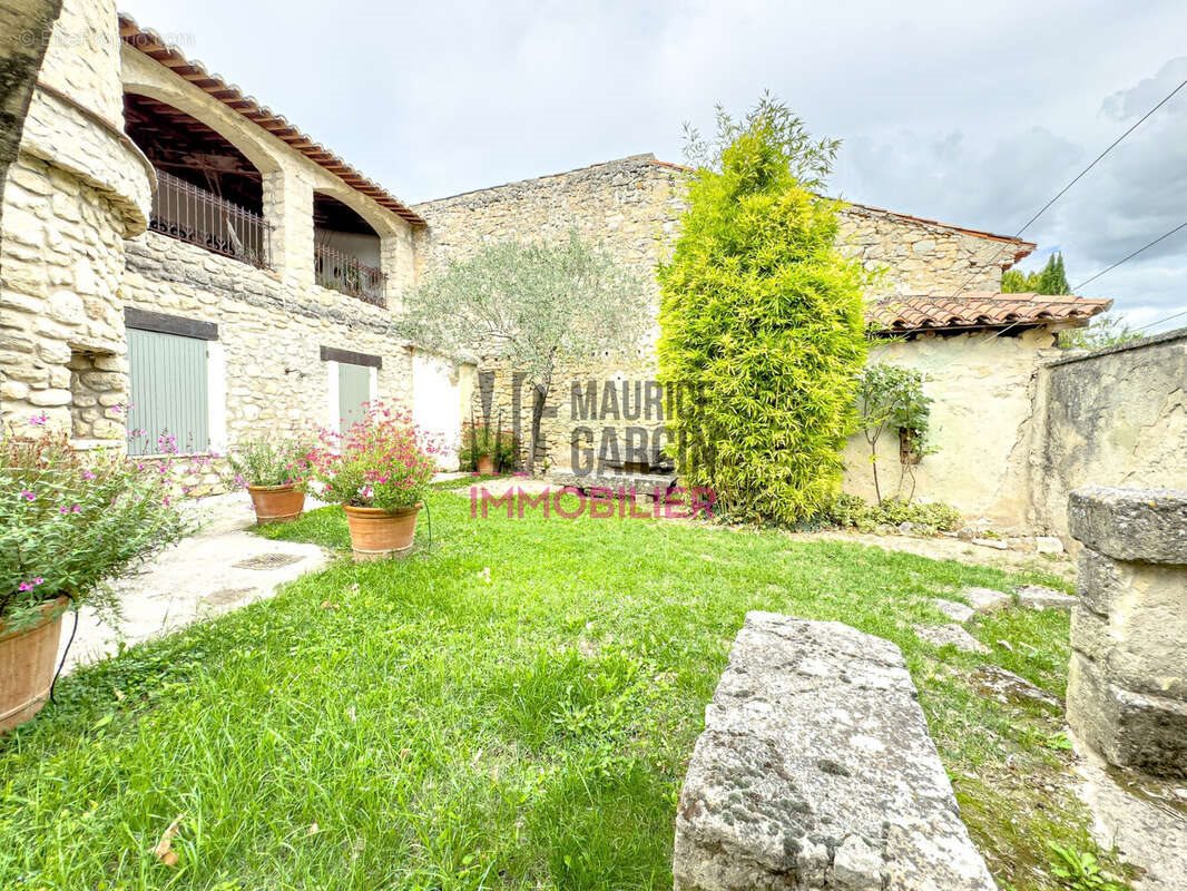 Maison à vendre, 460m², Mormoiron