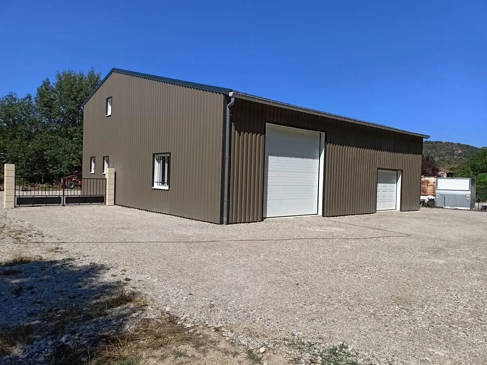 Maison à louer, 220m², Saint-Georges-de-Luzençon