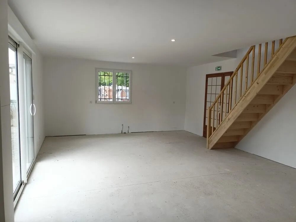 Maison à louer, 220m², Saint-Georges-de-Luzençon