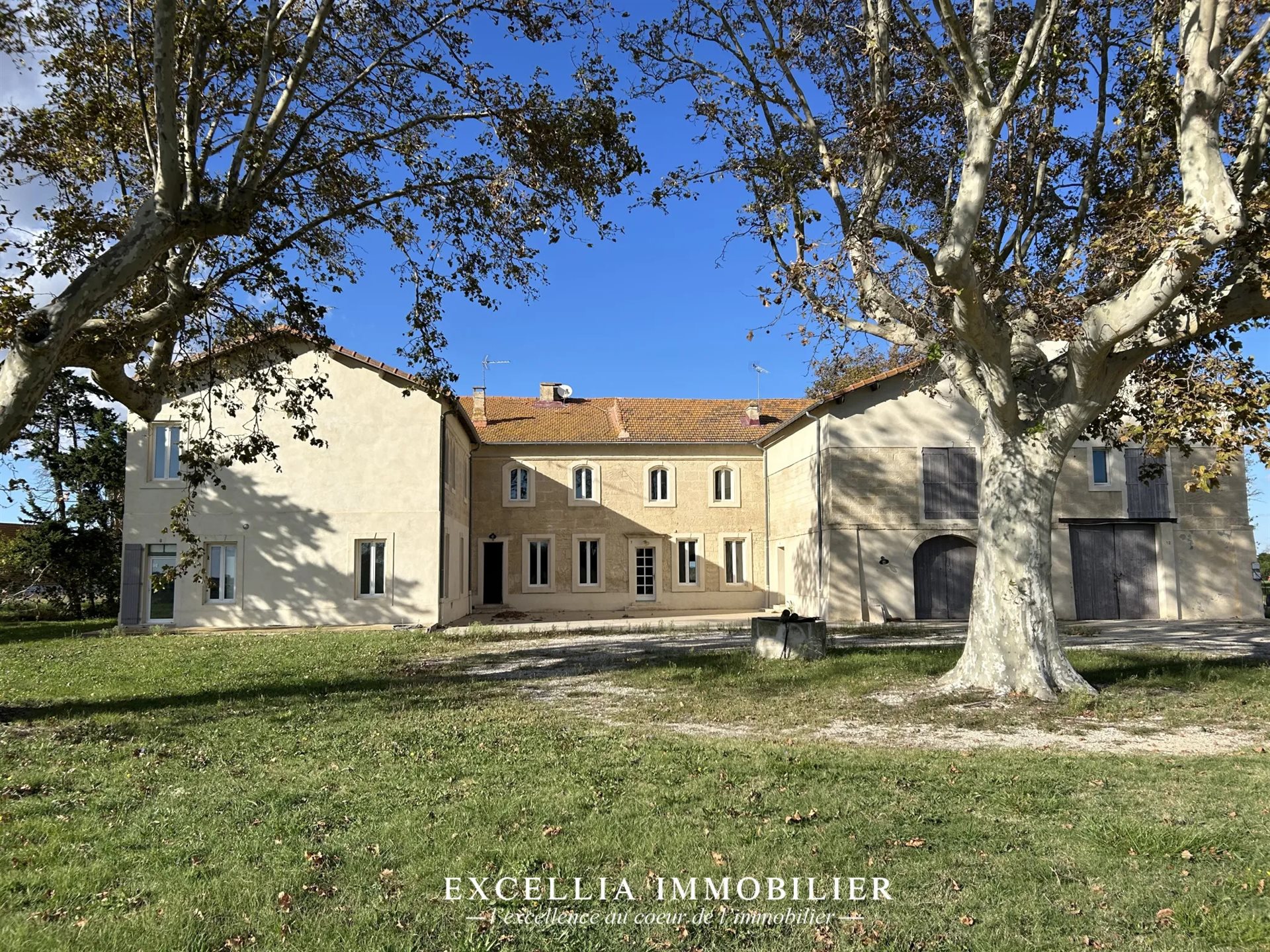 Maison à vendre, 1240m², Arles
