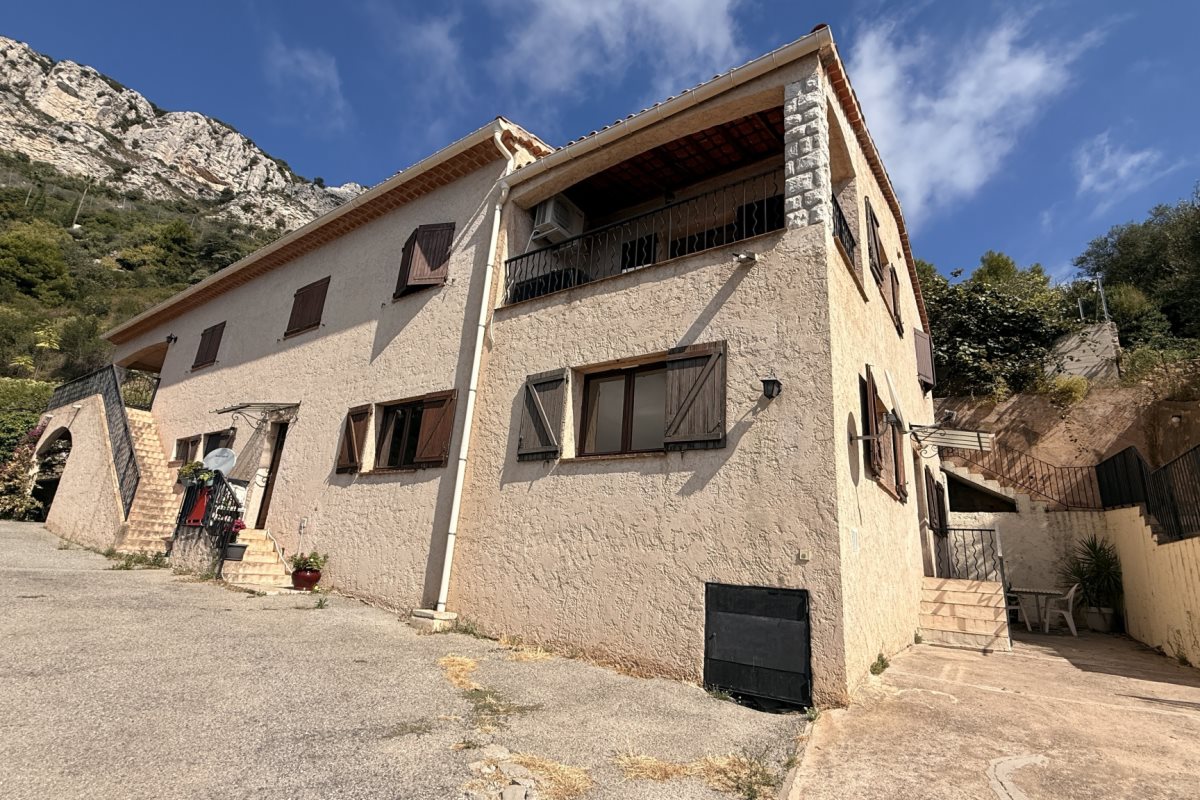 Appartement à louer, 66m², Eze