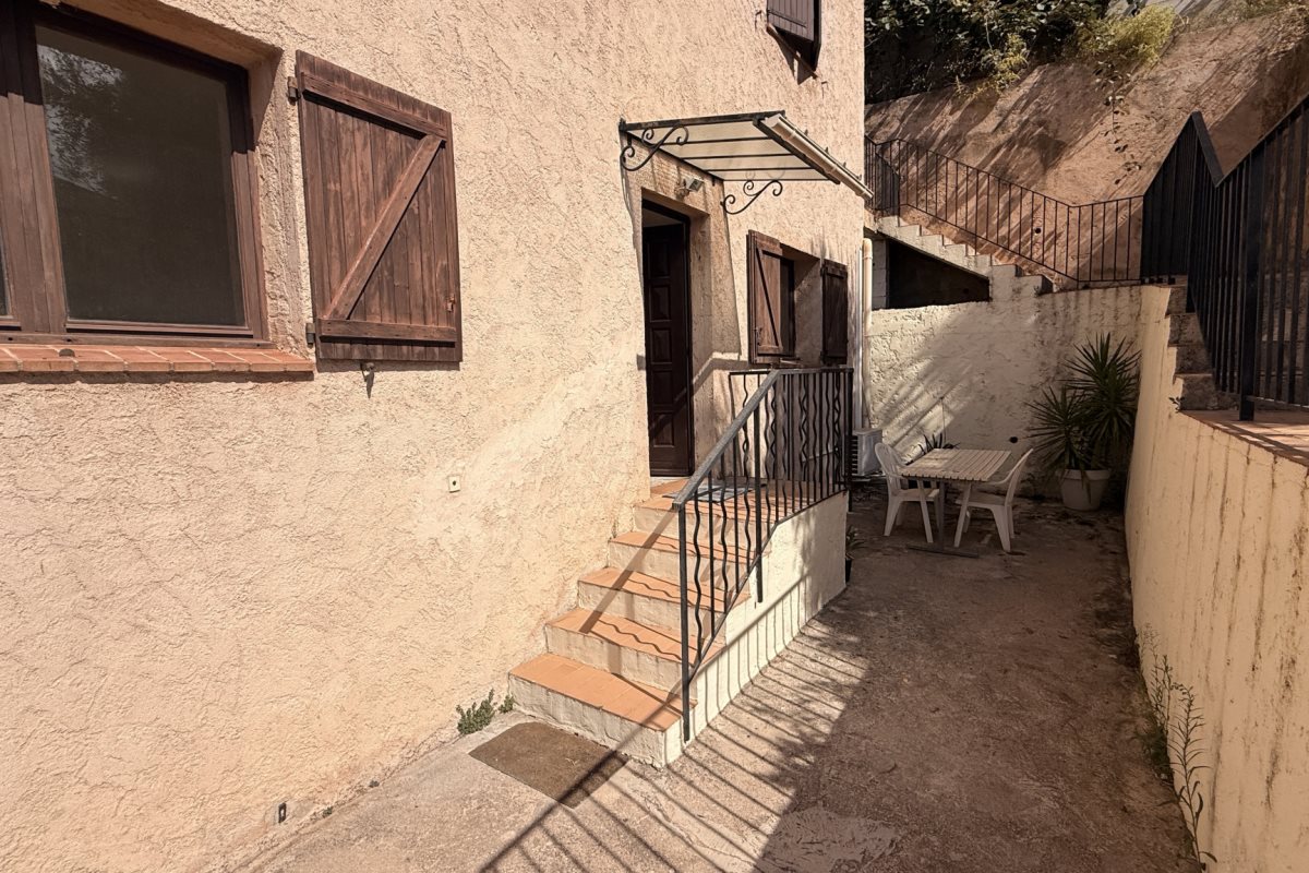 Appartement à louer, 66m², Eze
