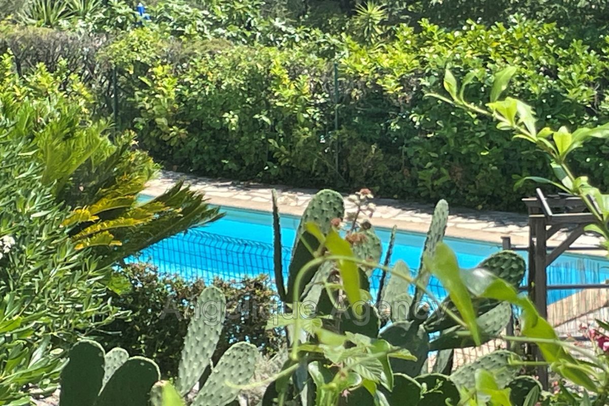 Maison à vendre, 157m², Roquefort-les-Pins
