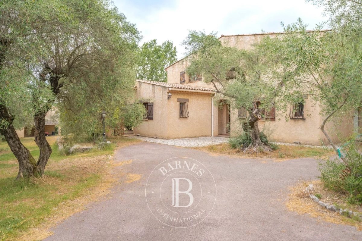 Maison à vendre, 2250m², Tourrettes-sur-Loup