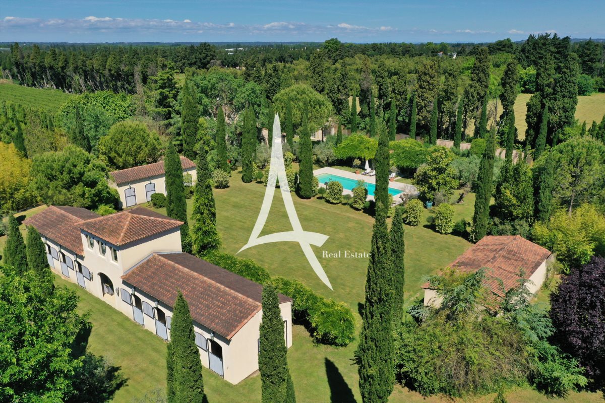 Maison à vendre, 330m², Mollégès