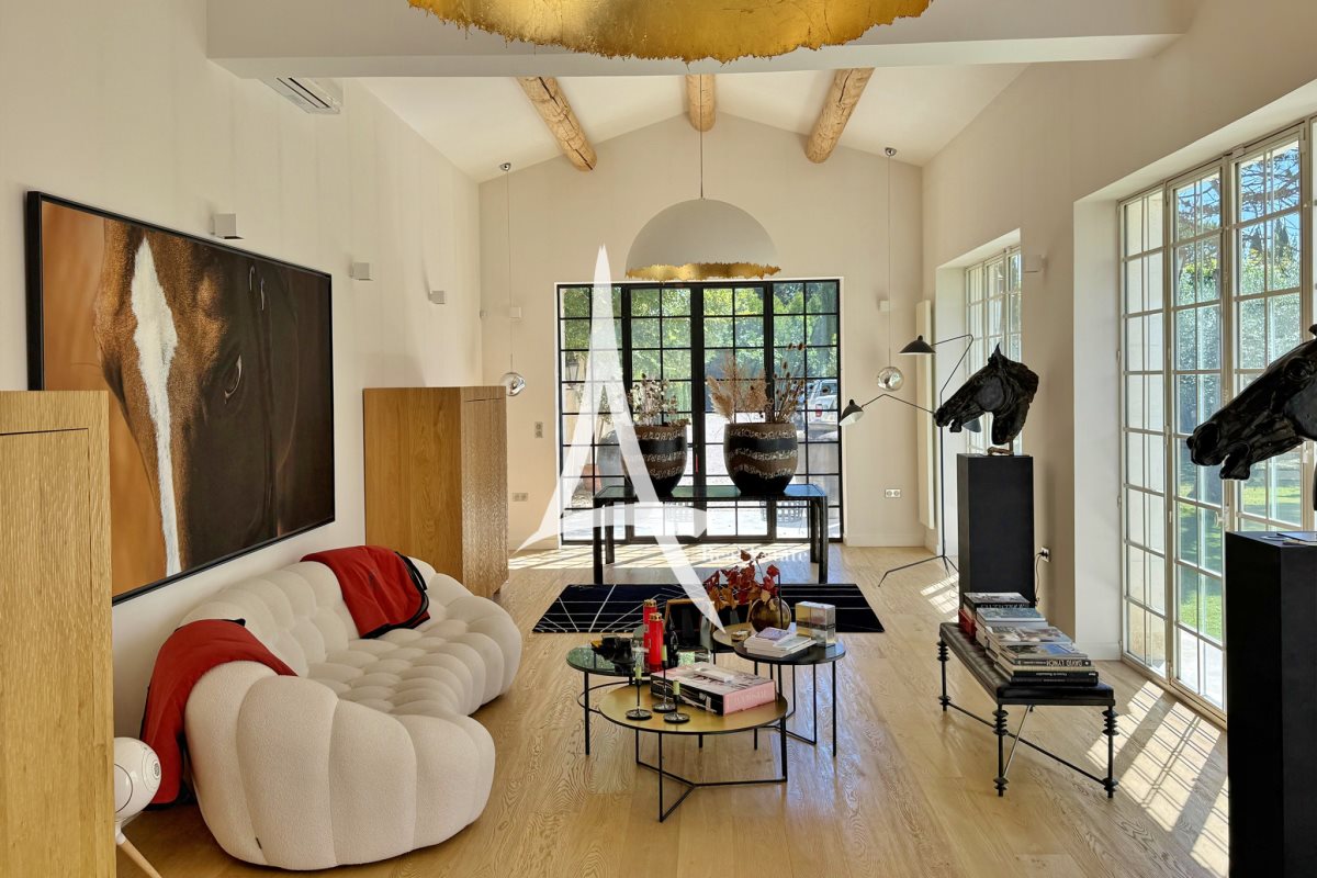 Maison à vendre, 330m², Mollégès