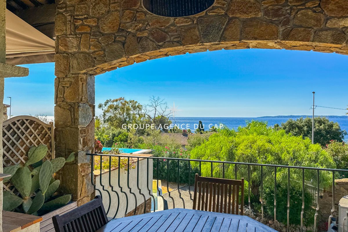 Maison à vendre, 225m², Roquebrune-sur-Argens