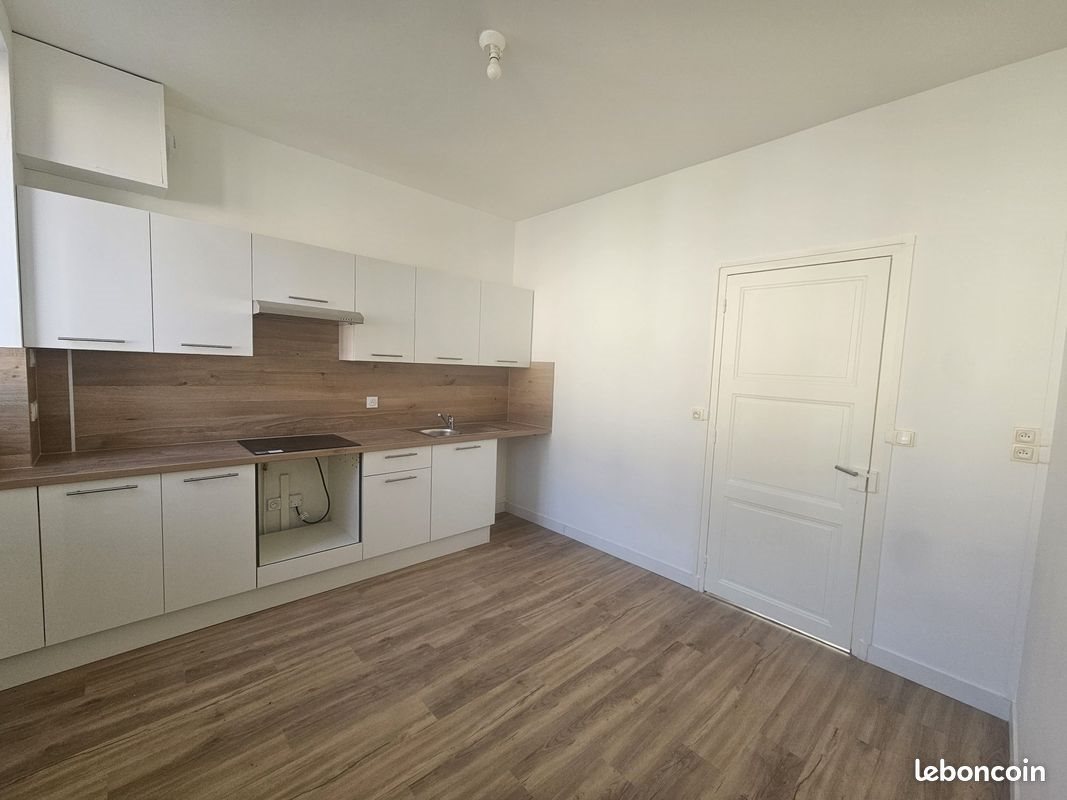 Appartement à louer, 72m², Saint-Denis-de-l'Hôtel