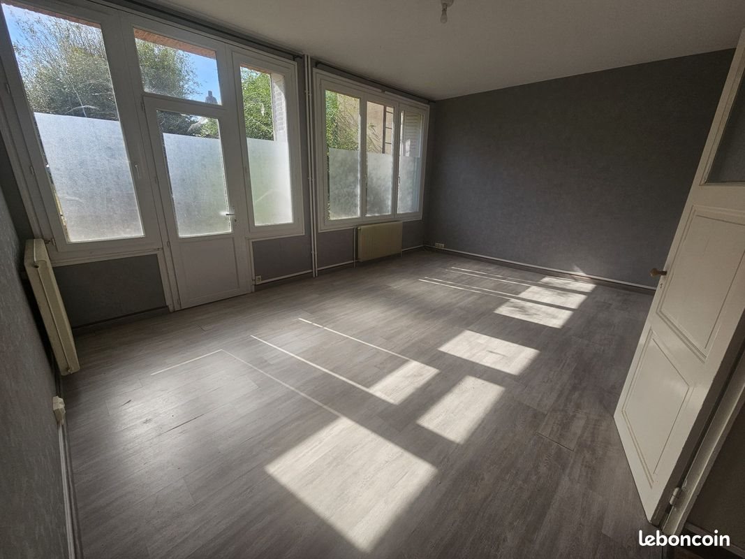 Appartement à louer, 72m², Saint-Denis-de-l'Hôtel