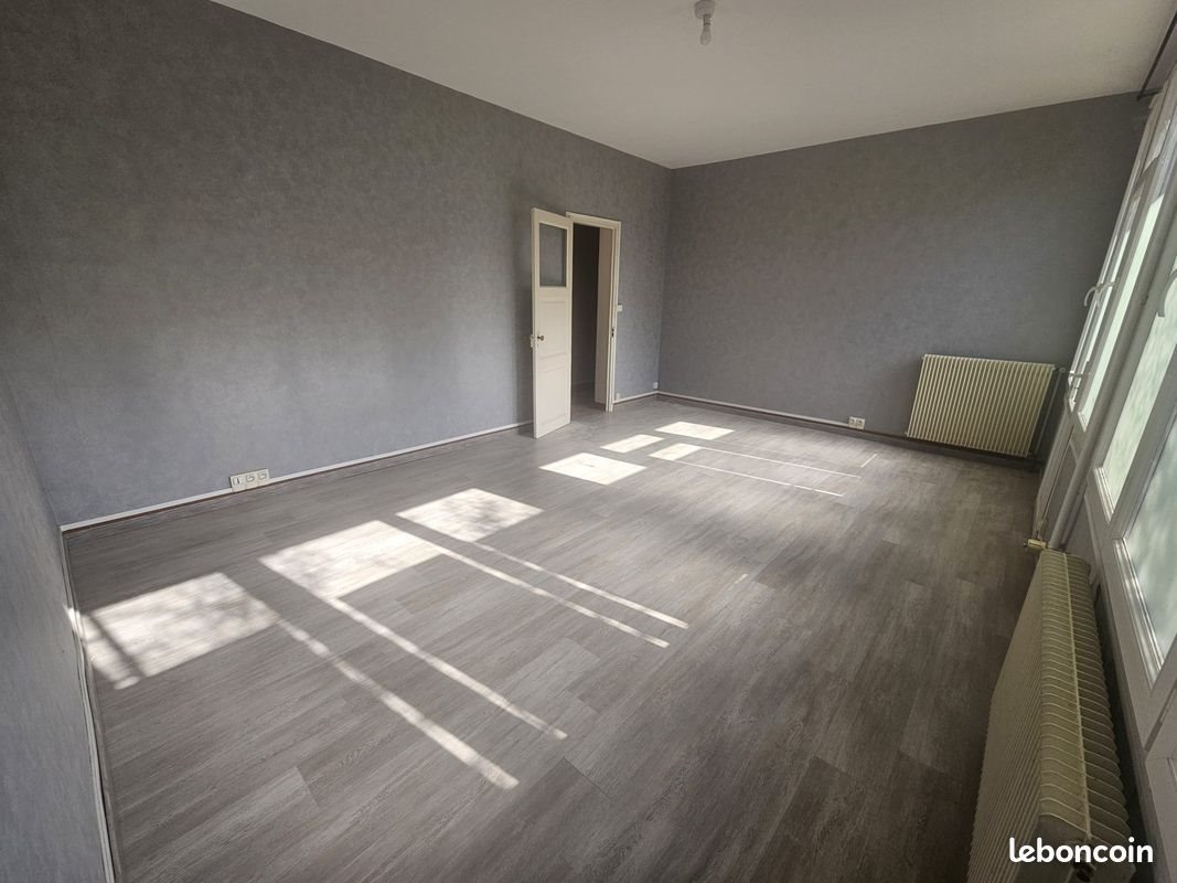 Appartement à louer, 72m², Saint-Denis-de-l'Hôtel