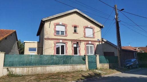 Maison 4 pièces 105 m² · à Brieulles-sur-Meuse · 105 m² · 76 000 €