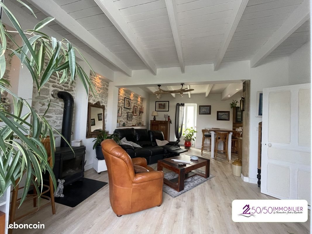 Maison à vendre, 142m², Plomodiern