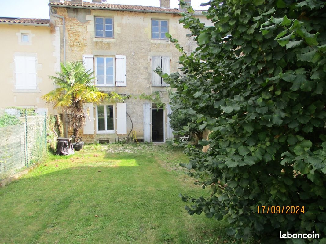 Maison à louer, 140m², Valence-en-Poitou