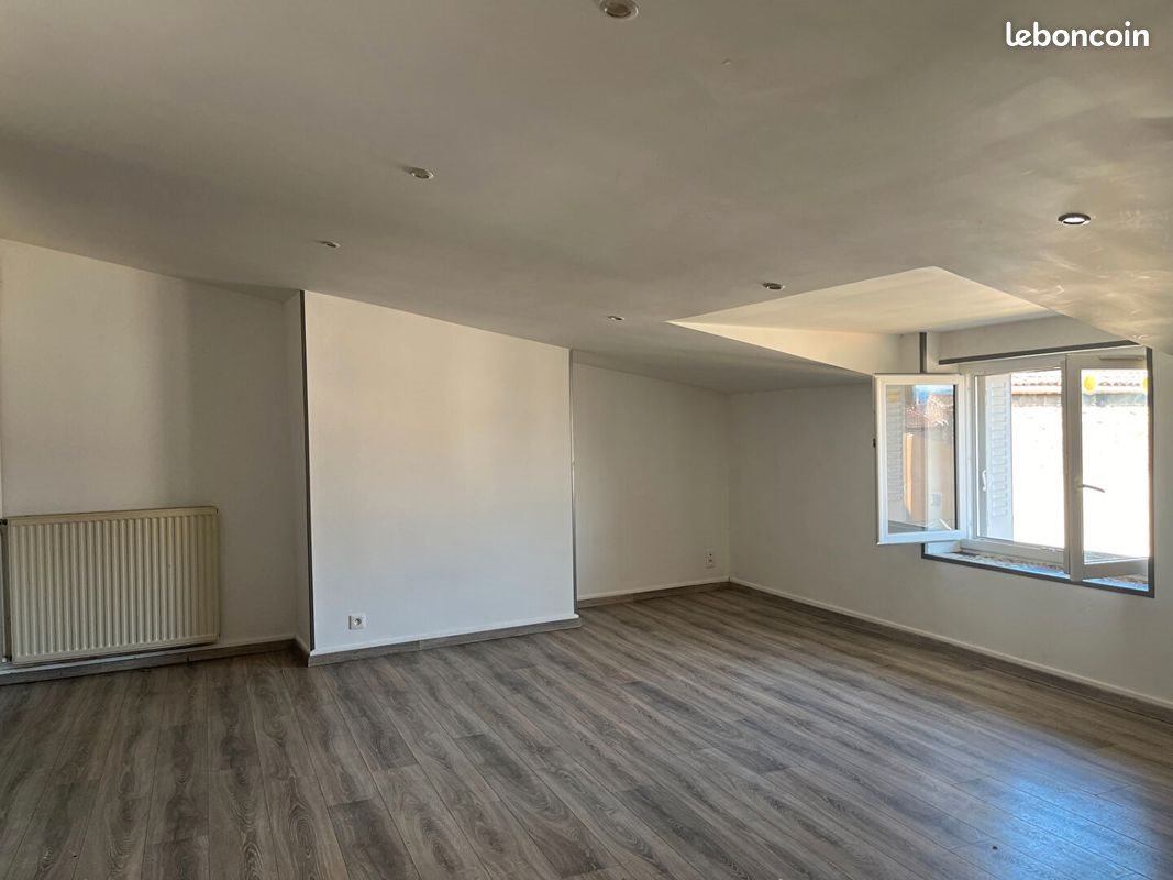 Appartement à louer, 66m², Courpière
