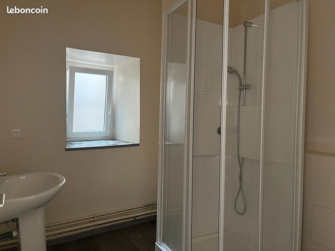 Appartement à louer, 66m², Courpière