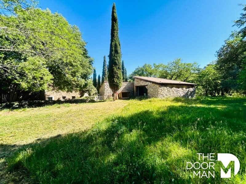Maison à vendre, 550m², Flassans-sur-Issole