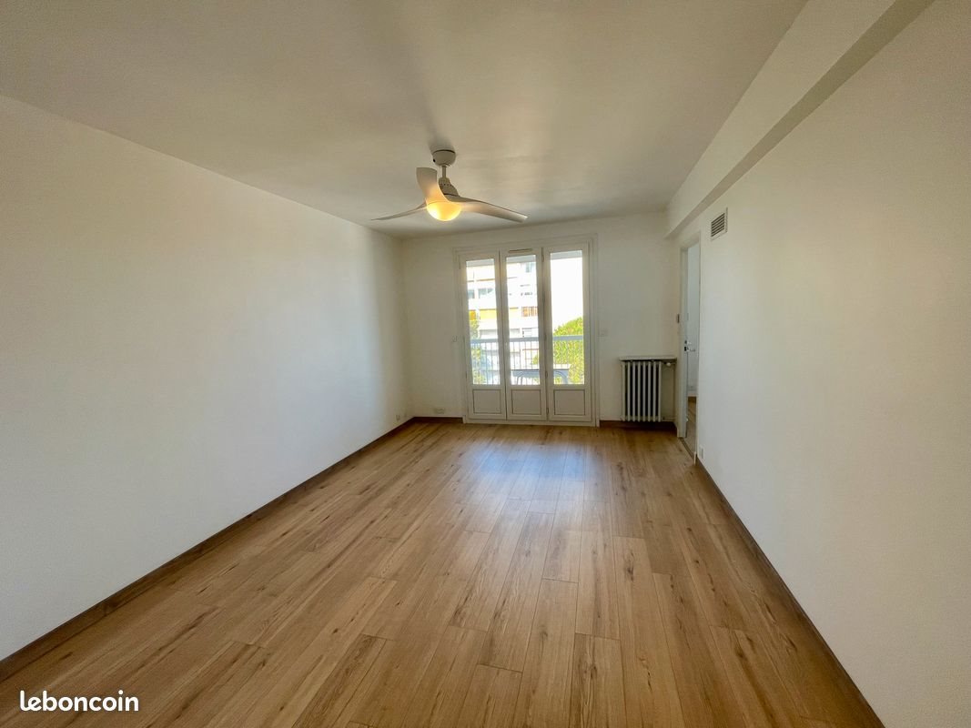 Appartement à louer, 65m², Antibes