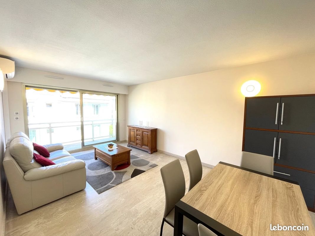 Appartement à louer, 65m², Antibes