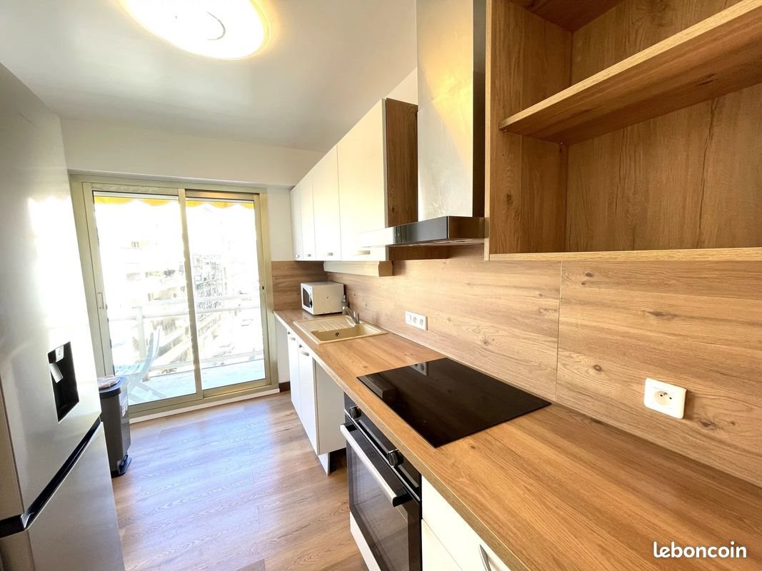 Appartement à louer, 65m², Antibes