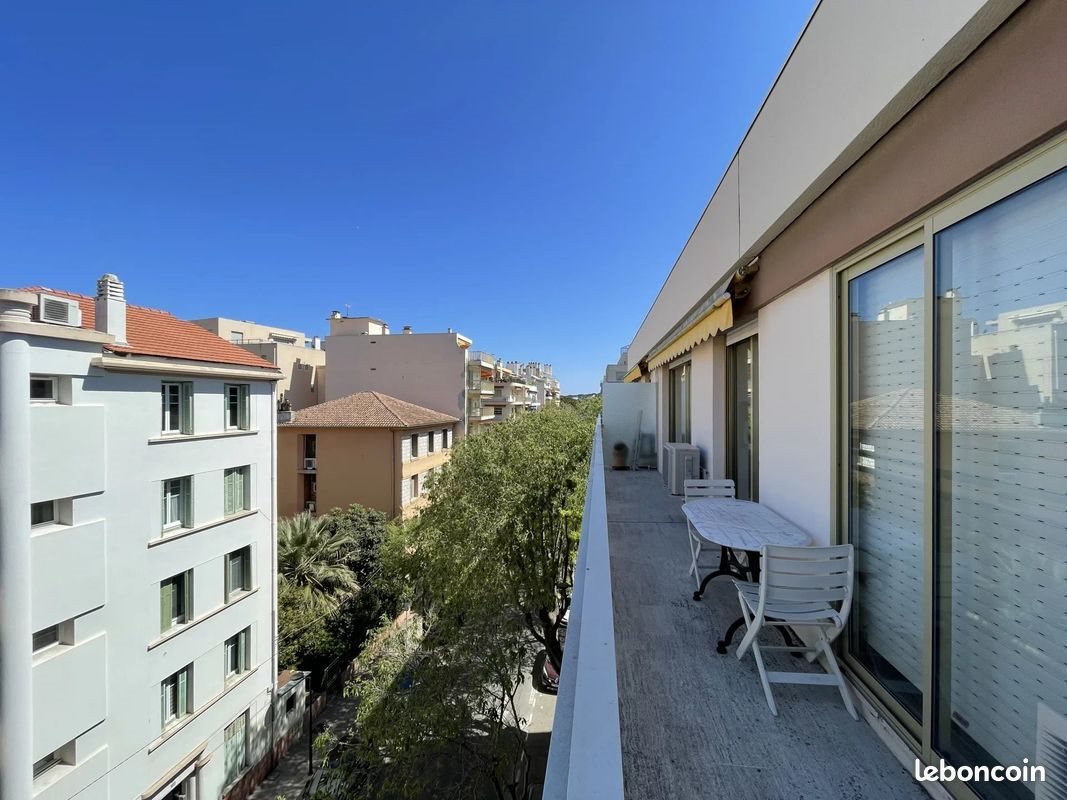 Appartement à louer, 65m², Antibes