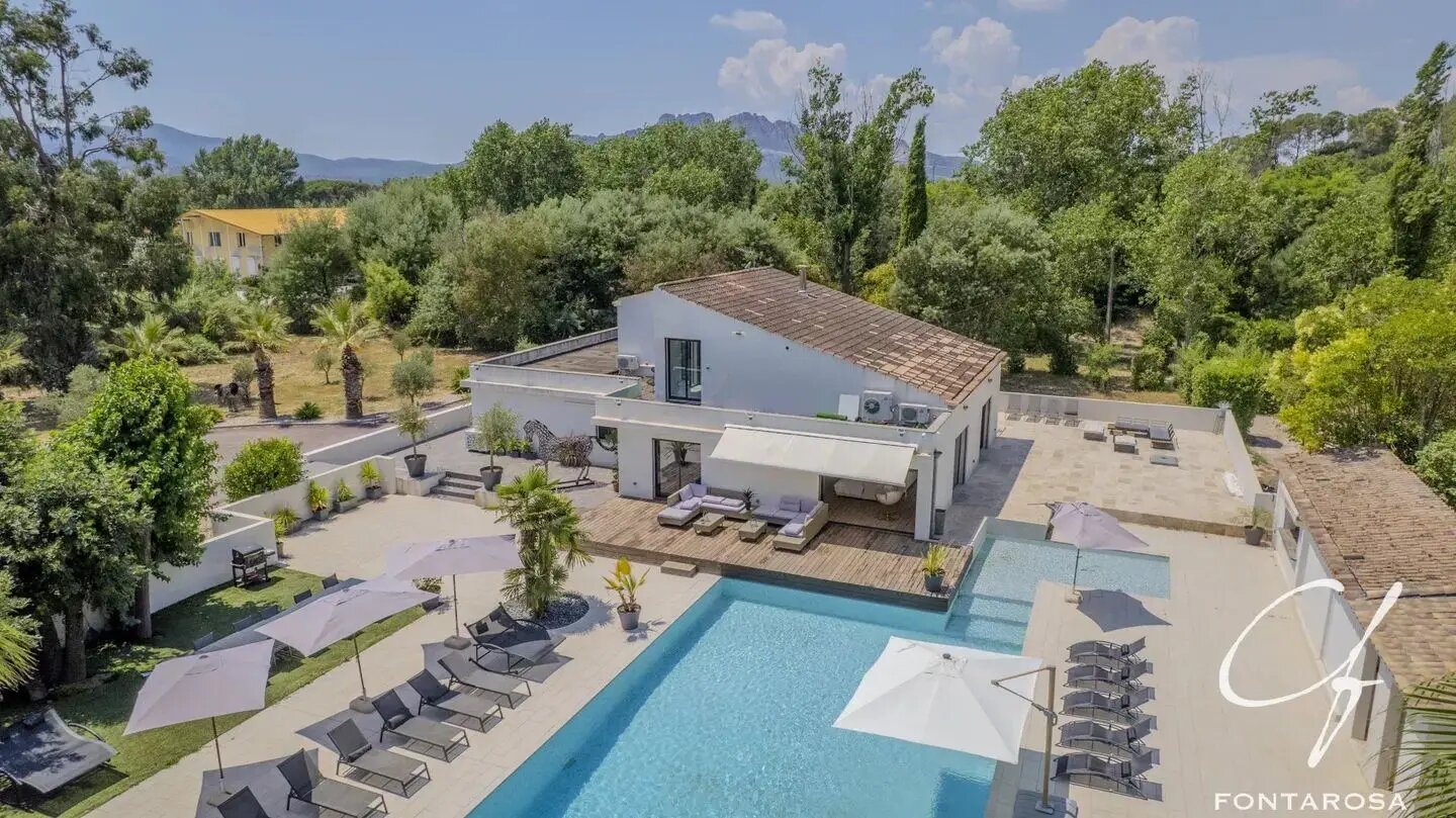 Maison à vendre, 300m², Roquebrune-sur-Argens