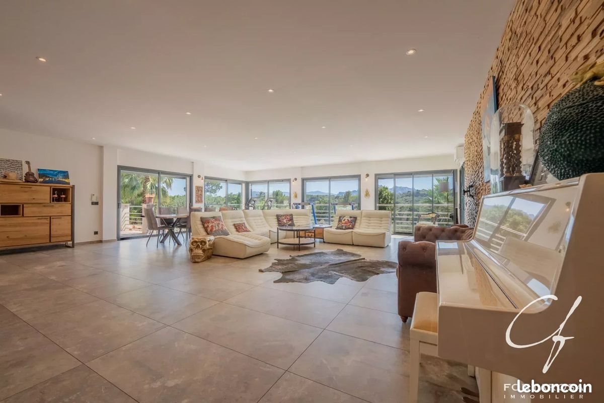 Maison à vendre, 398m², Roquebrune-sur-Argens