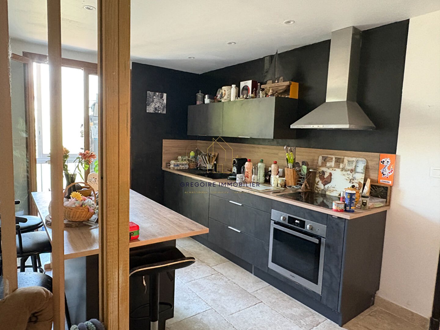 4-room apartment with balcony, garage and cellar. Sought-after neighborhood - Plus